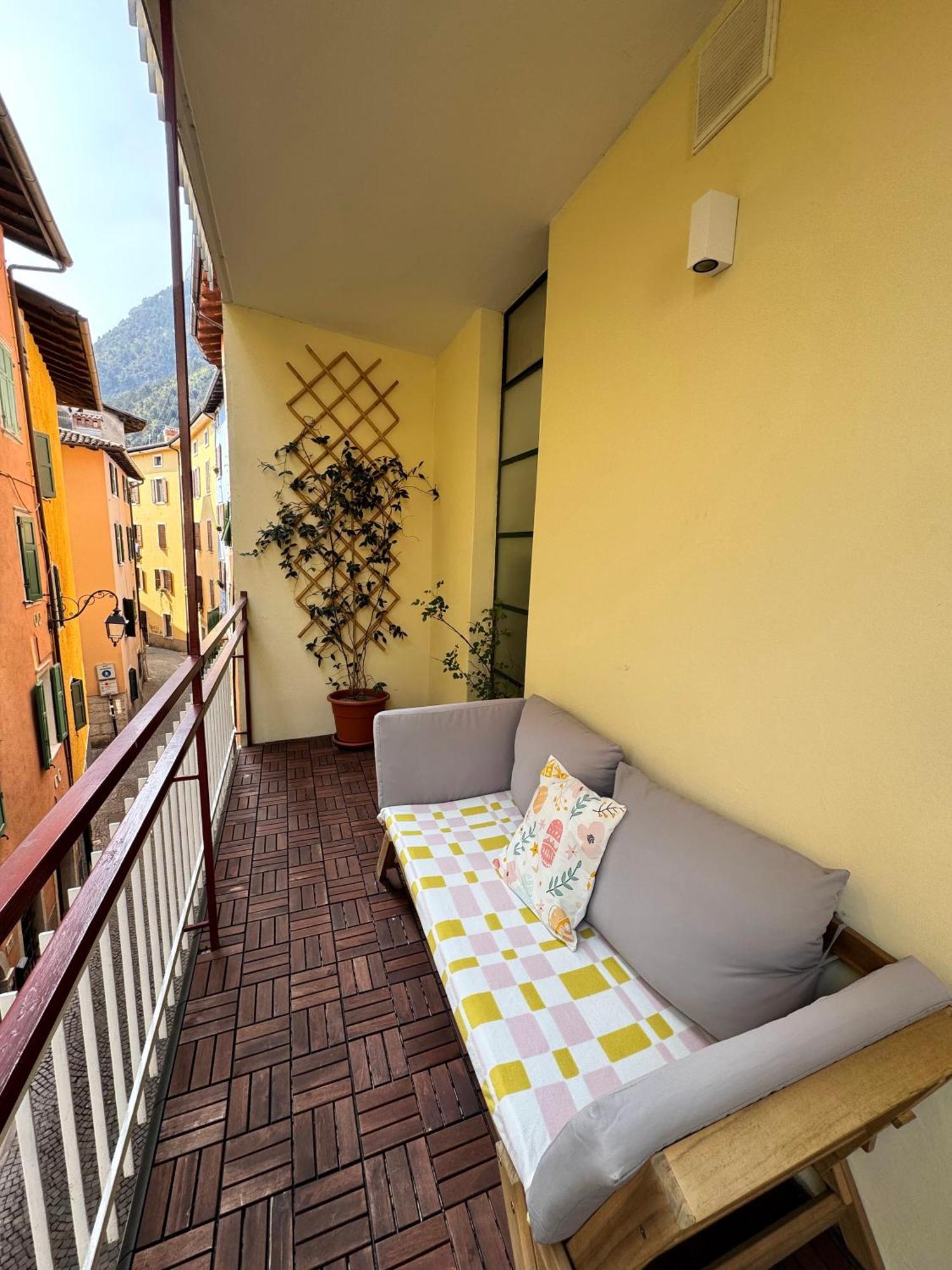 New Apartment In Historical Center Near Lake Riva del Garda Kültér fotó